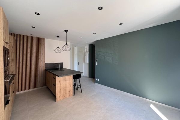 Pose rev&ecirc;tement mural &agrave; Saint-Sauveur